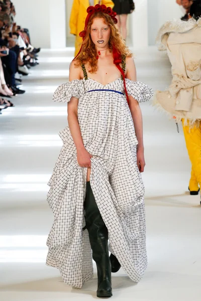 Look 16